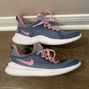 Nike Shoes Size 9 (fits Y7 or Women’s 9)